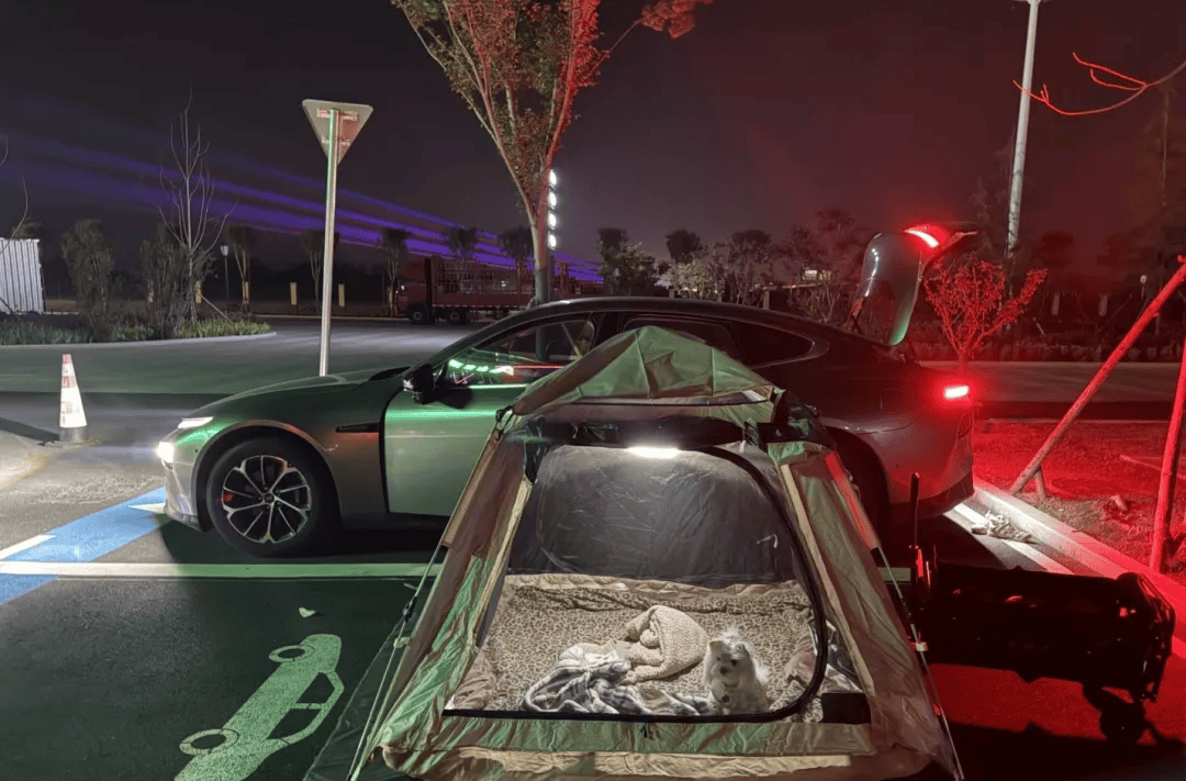 期间年轻人旅行掀起“帐篷过夜”热潮冰球突破技巧不住酒店住帐篷!国庆(图3) 期间年轻人旅行掀起“帐篷过夜”热潮冰球突破技巧不住酒店住帐篷!国庆(图3)